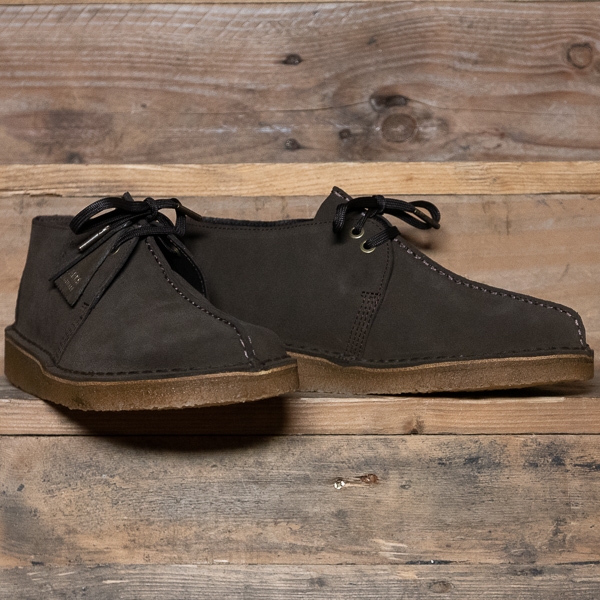 clarks desert trek black