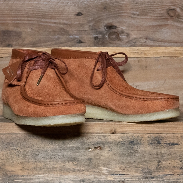 clarks wallabees tan suede